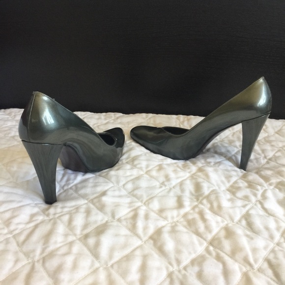 Stuart Weitzman pointed toe pumps - Picture 5 of 6